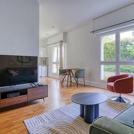 En Bordure De Paris- Le Flamboyant - 340b * Versailles